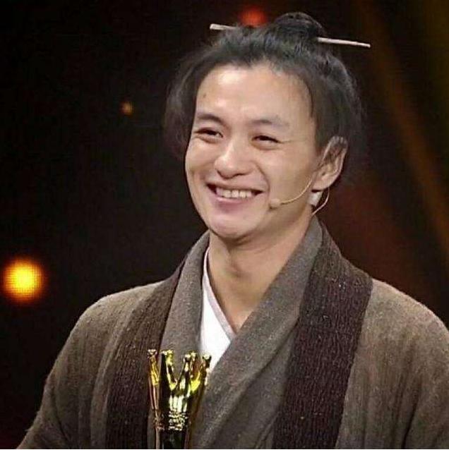 周一围的戏剧人生，演员的诞生与小巷深处的独特风味小店故事